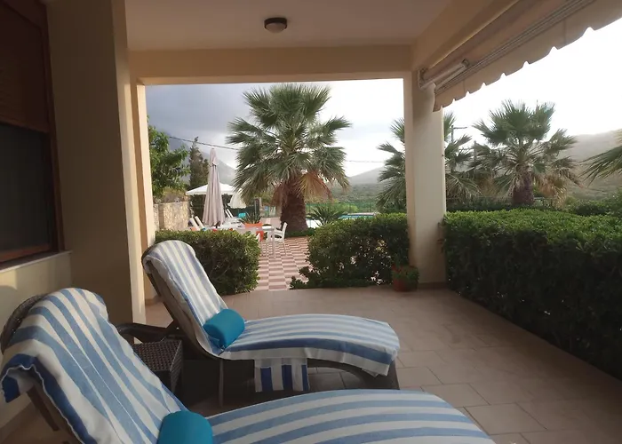 Tholos Bay Suites